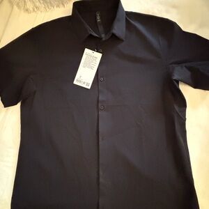 Lululemon men’s airing easy short sleeve button up shirt